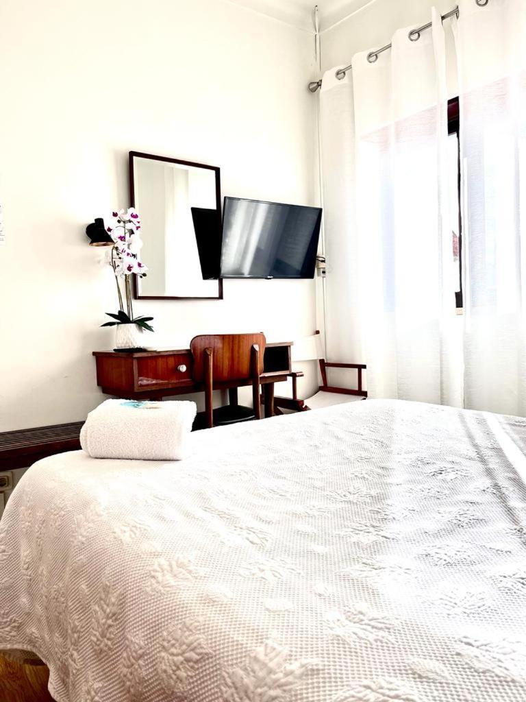 Residencial Moderna Hostel Torres Vedras Luaran gambar